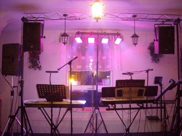 1.12. 2011 - Zábava - Hostinec Crystal (Pražské sídliště) 005