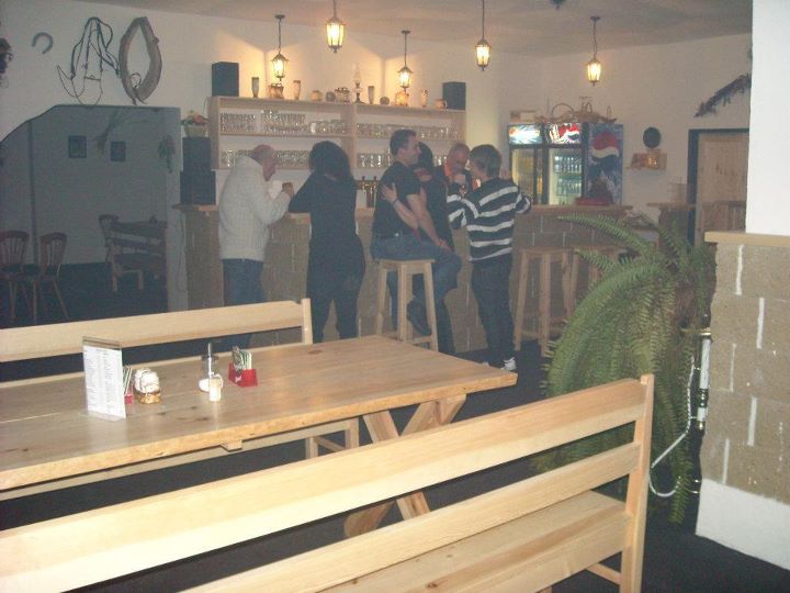 1.12. 2011 - Zábava - Hostinec Crystal (Pražské sídliště) 006