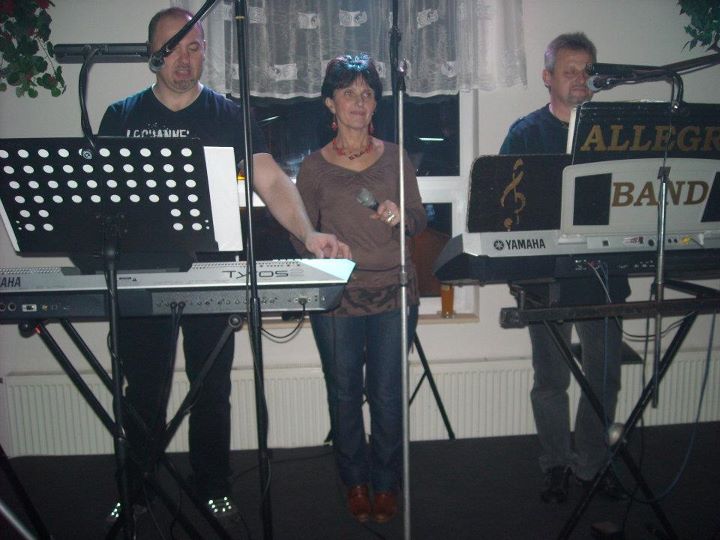 1.12. 2011 - Zábava - Hostinec Crystal (Pražské sídliště) 008