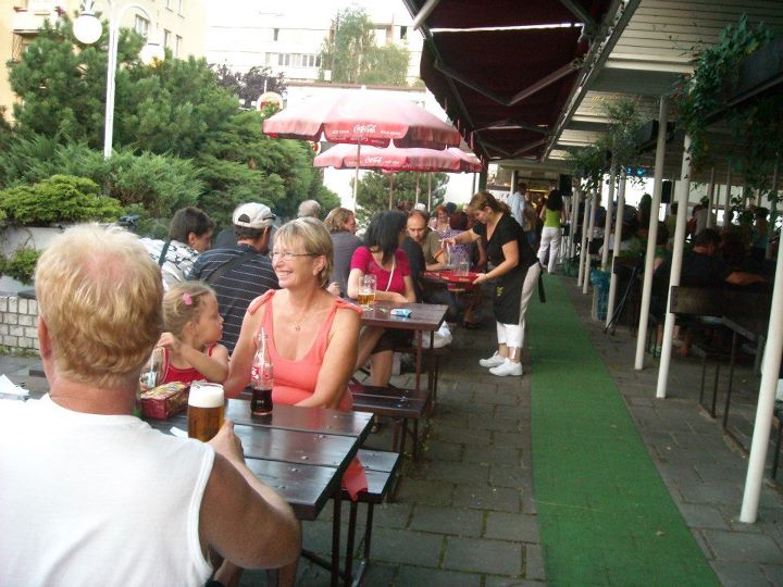 Zábava na terase - Tábor - Restaurace U Soudku ,.,,. 007