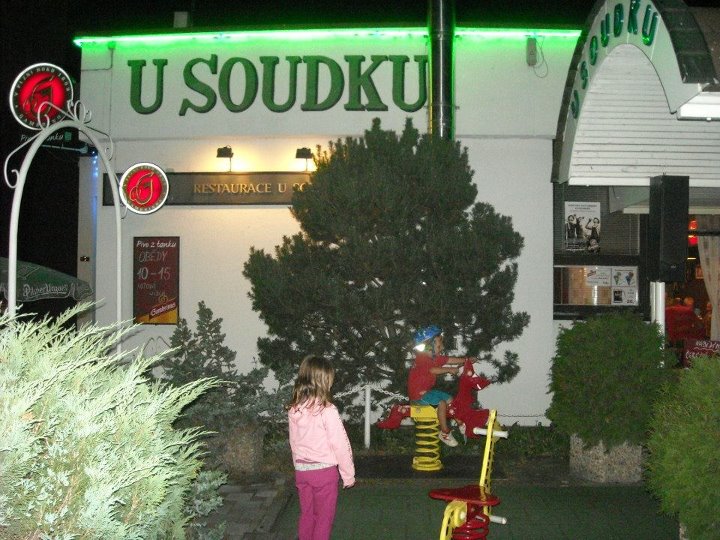 Zábava na terase - Tábor - Rest. U Soudku-.-, 003