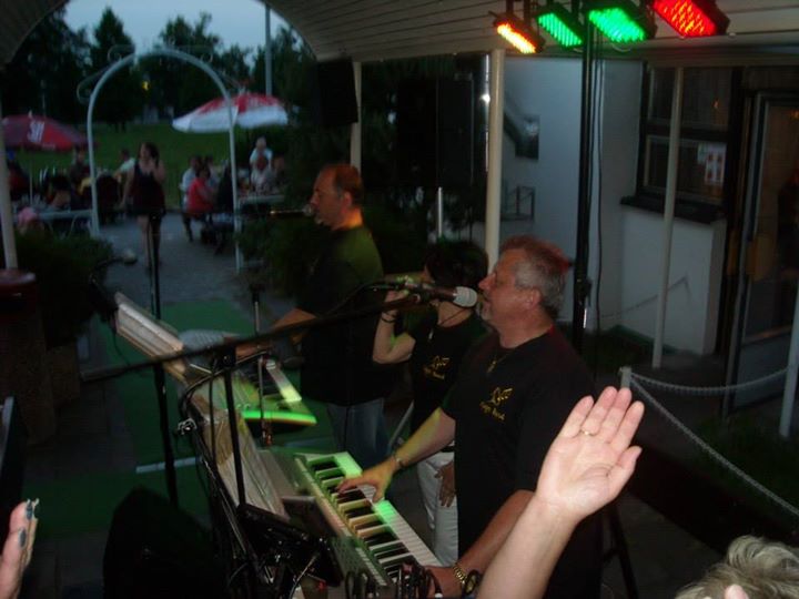 Letní zábava - terasa - Tábor - Rest. U Soudku¨., 004